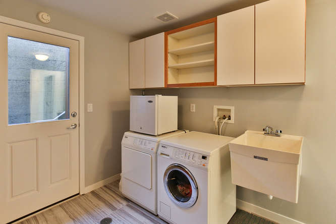 126 11th Ave Kirkland WA 98033-small-019-2-Laundry-666x444-72dpi.jpg