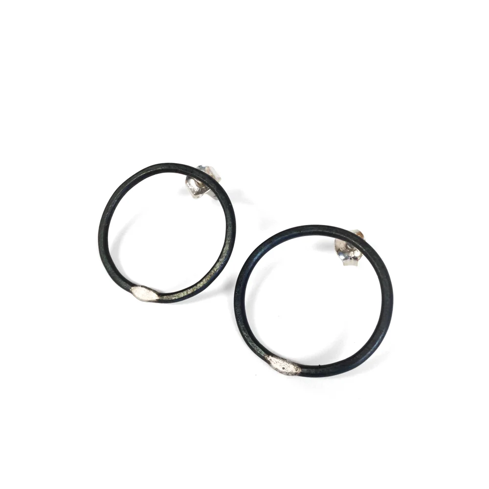 L+D DotSmallCirclePost-02-Edit_website.jpg