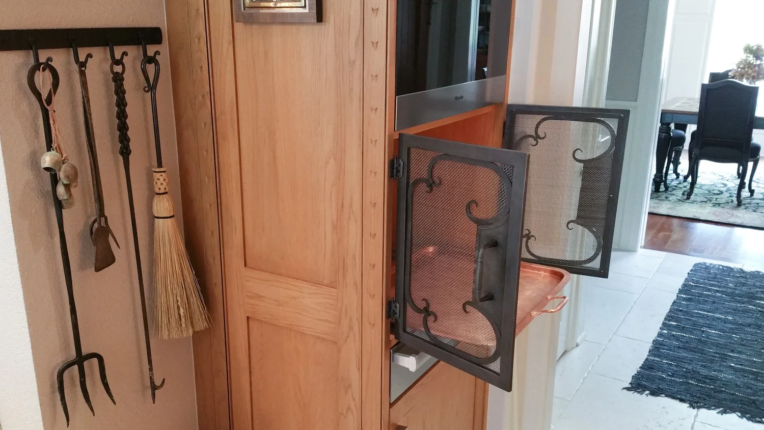 860PleasantSt_Cabinet&Tray-13_web.jpg