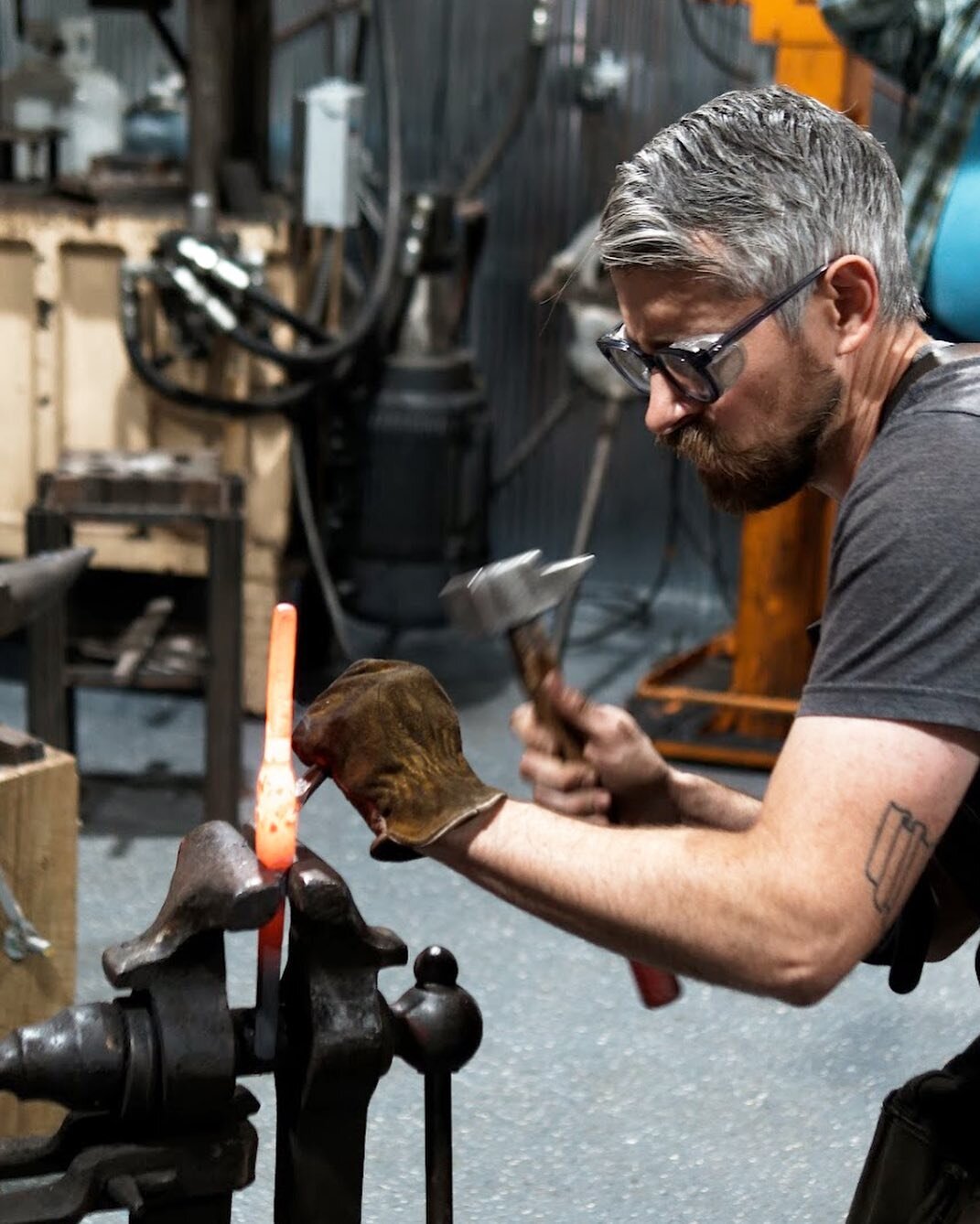 Gabriel working on a piece during a demonstration last Saturday at @hemker_blacksmithing during a #michiganartistblacksmithsassociation meeting. 

Photo by @sugarshackforge 

#blacksmith #blacksmithing #craft #forge #hammer #steel #iron #craftsmanshi