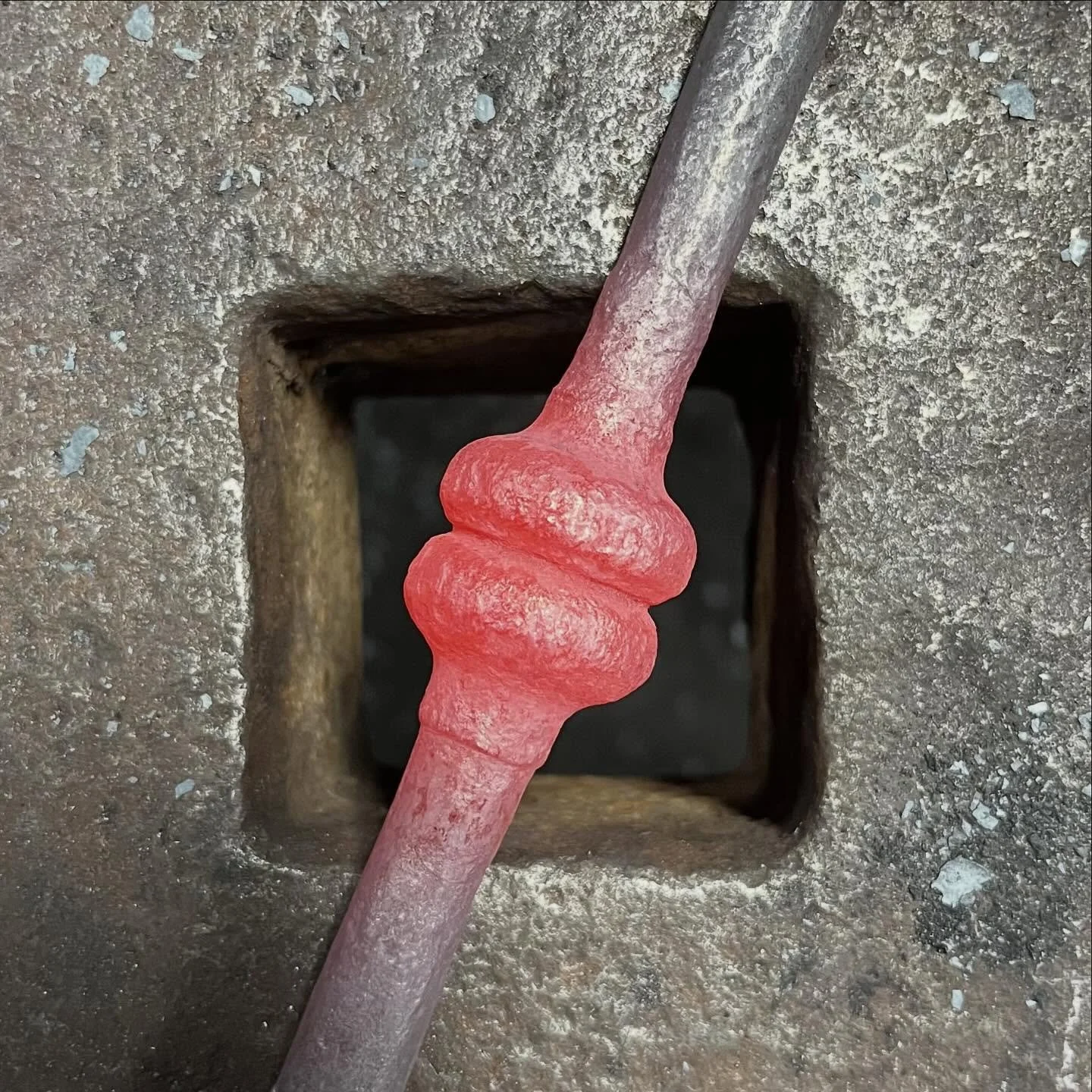 Die forging sample for a current firescreen project. So much character. 🥰

#blacksmithing #forgeweld #forgewelding #forged #steel #lowcarbonsteel #madeindetroit #handmade #dieforging #metalwork #craft #americancraft #spindle #baluster #hearth #firep