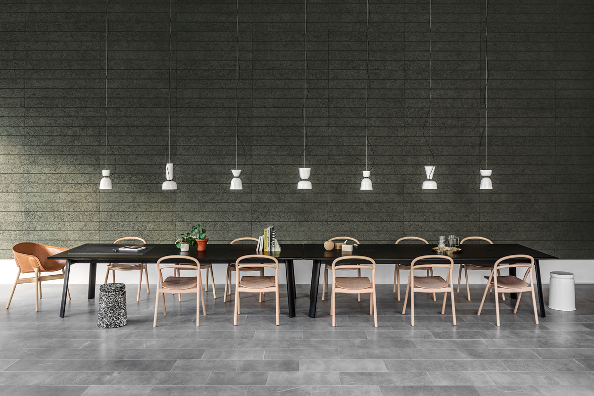 Alle table, Hem