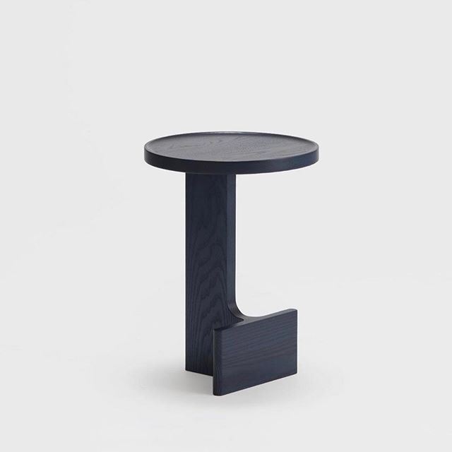 Beam side table designed by Staffan Holm for @ariake_collection. It comes in natural laquer, real indigo dye, and sumi black which is Japanese black inc. This sculptural table has a flat side that stands nice and close to your sofa.
@staffanholmstudi