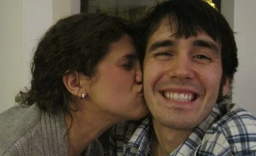 mindy_kiss.jpg