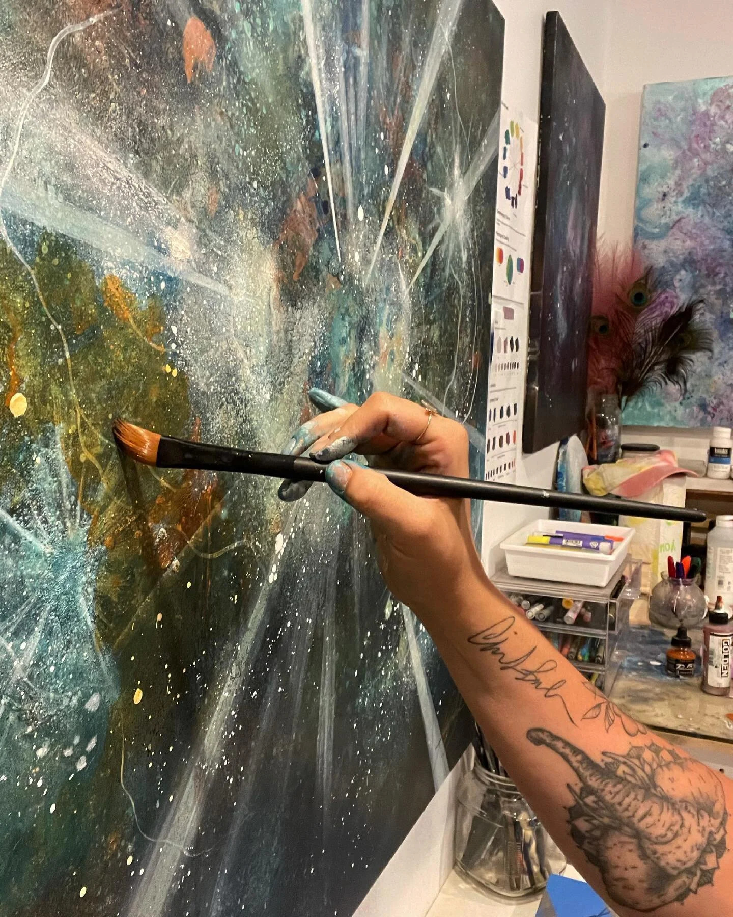 Boosted the color on this baby and I think it&rsquo;s officially finished ✨🙌🏻 
.
.
.
.
.
.
.
.
 #art #artist #abstractart #fluidart #theartqueens  #artflow #fluidpainting #wip #cosmicart #originalart