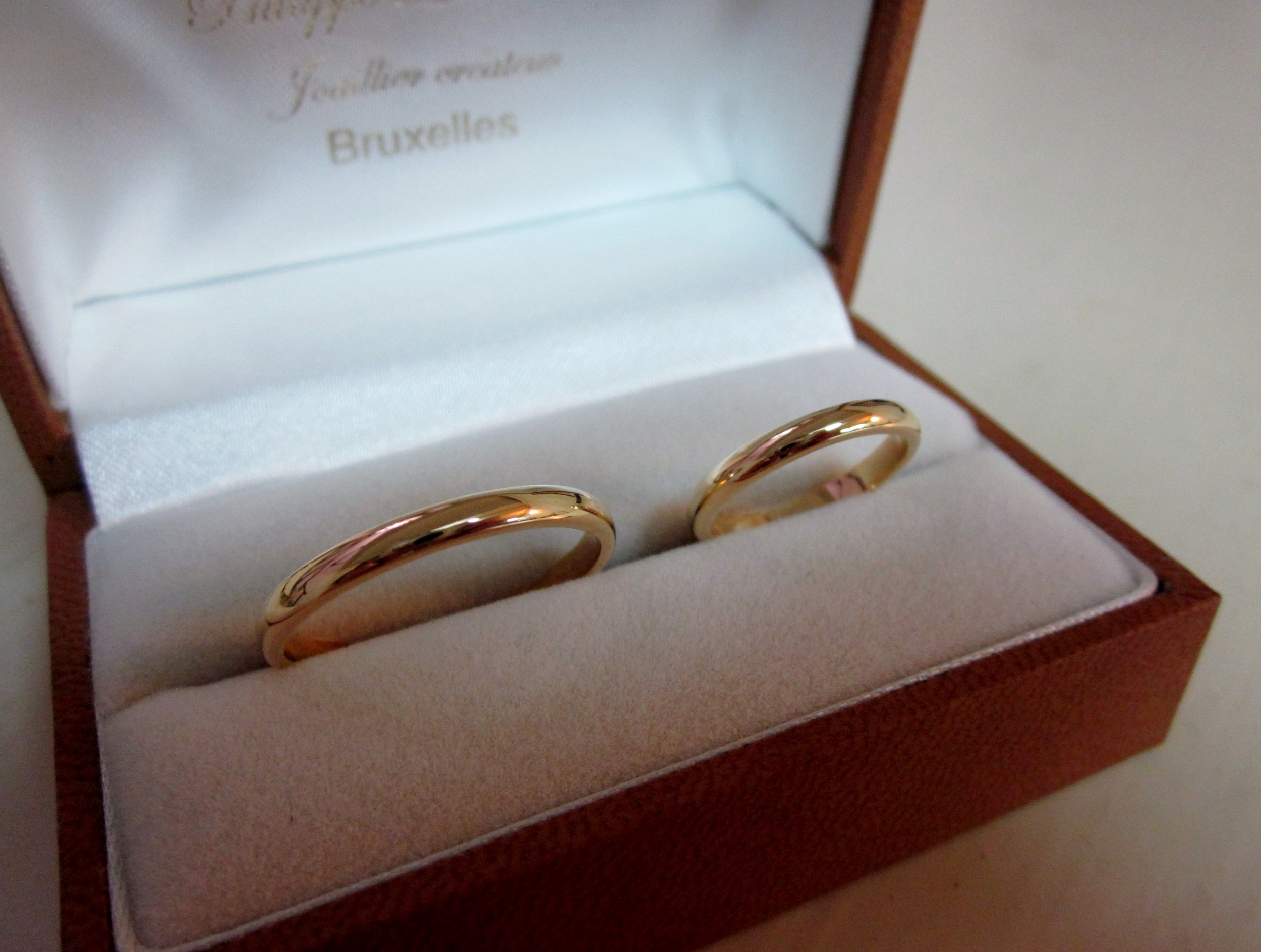 Alliances Or jaune 18K 2.2 & 2.5 mm, sur mesure, gravures main. (Copy)