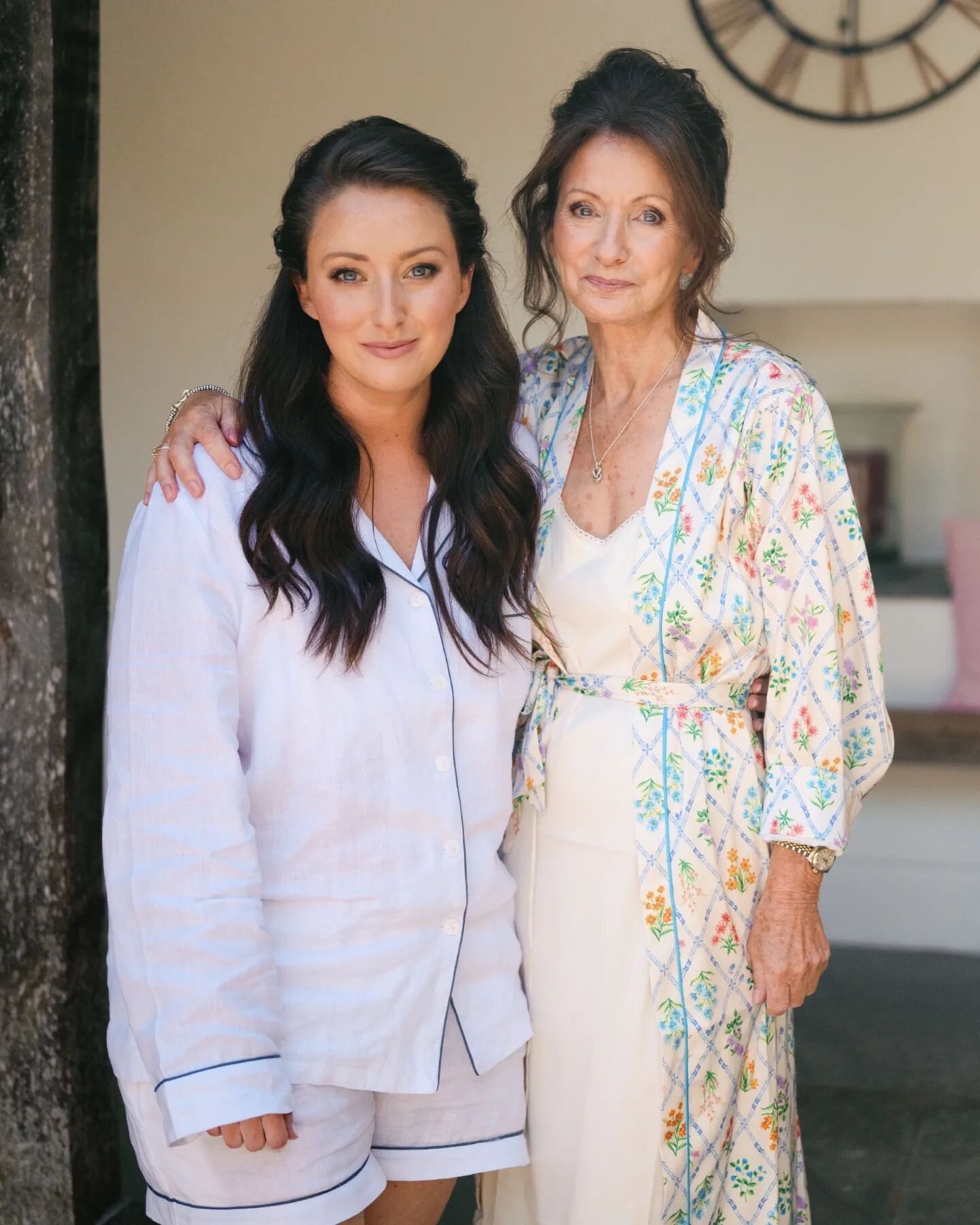 What a stunning pair ✨✨ like mother, like daughter 🐚🐚
A beautiful June morning @trewornanmanor with the ultimate glam-squad partner @annaingramhair
Makeup by me using @narsissist @faceatelier @glossier @charlottetilbury
Photographer @amysandersphot