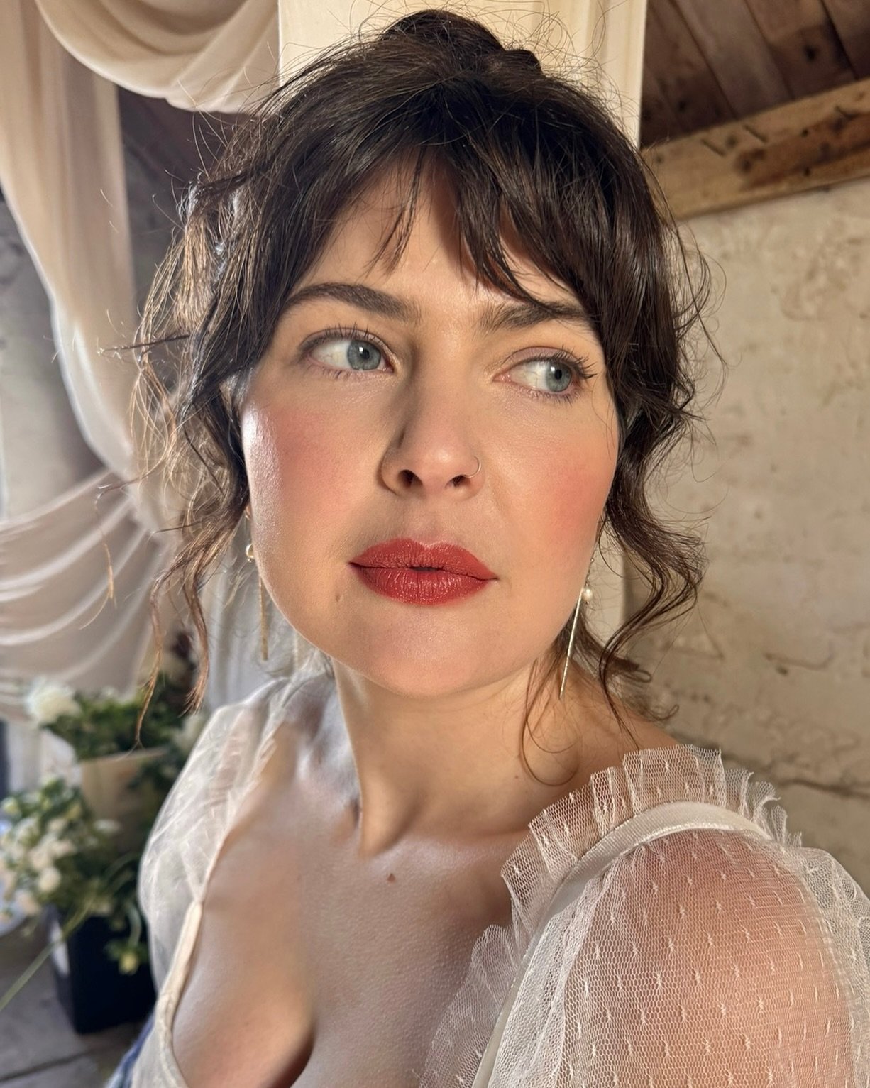 Flushed cheeks and full blush lips - taking inspo from the Pre-Raphaelites as always 💋
From a lovely winter shoot at @thecornishplace with fellow creatives:
@lyraandmothphotography 
@ailsamunrodressmaker 
@ionemakeupandhair 
@unawild_jewellery 
@sop
