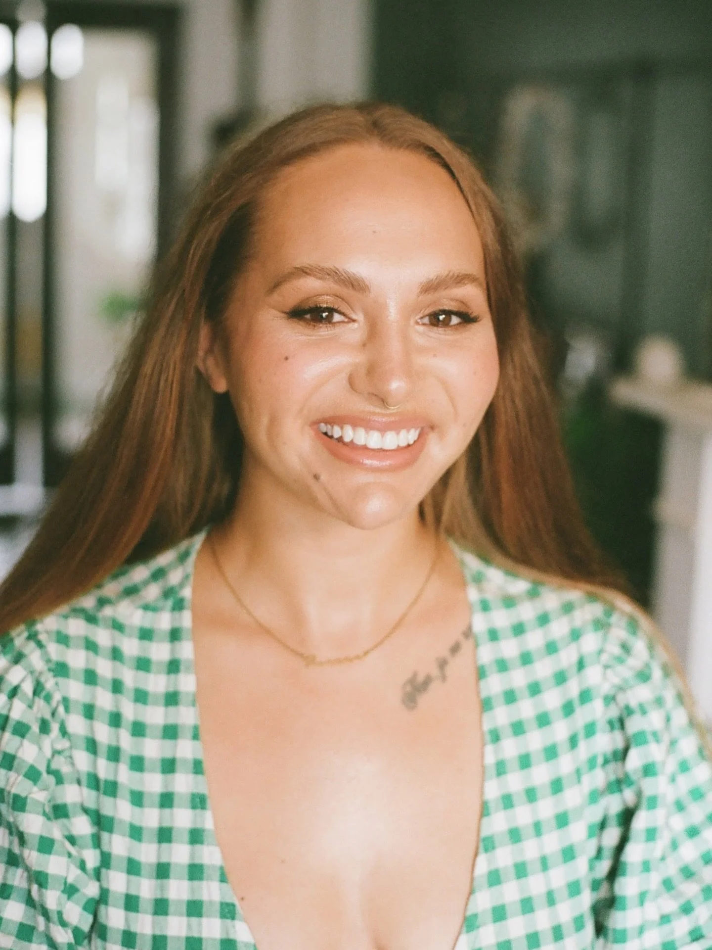 Shots on film 📸✨
I&rsquo;ve started taking a film camera along to all my weddings so that my bride can have a portrait on film from her glam team&rsquo;s perspective 🎀 Hair and makeup play such a personal role in every bride&rsquo;s wedding morning