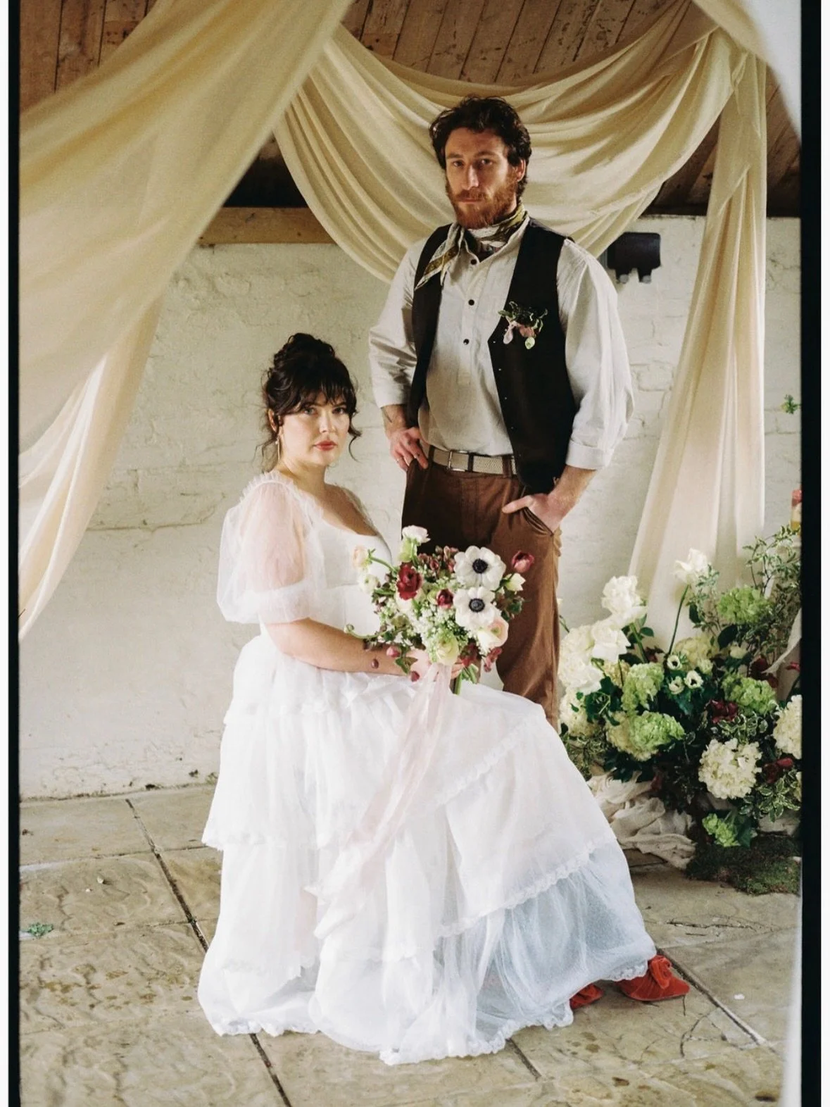 These images by @lyraandmothphotography are like oil paintings🎨 
All your chosen suppliers are part of the masterpiece, from the dress maker to the hair stylist, makeup artist, florist and caterer, everyone adds something to make the final picture m