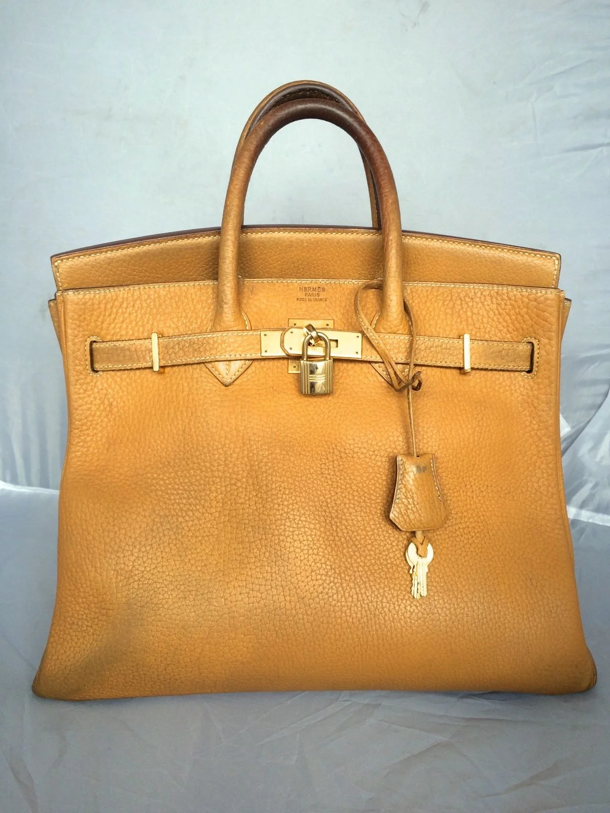 Discolorations in the handles of a Hermes bag.