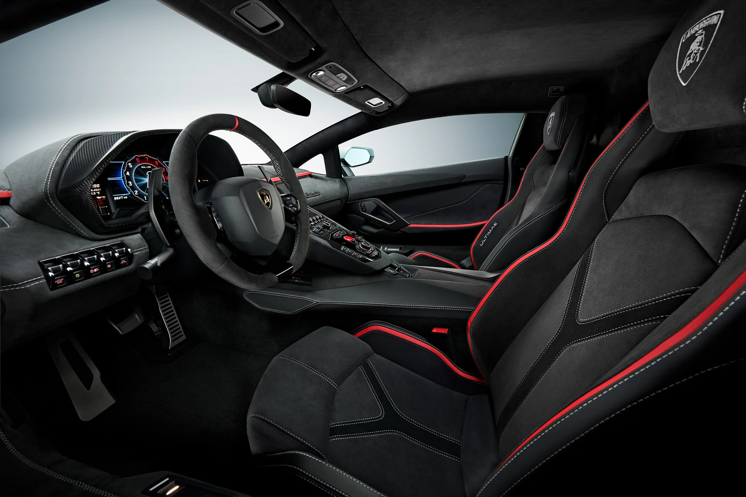 Aventador_Ultimae_Interior_driver_side.jpg