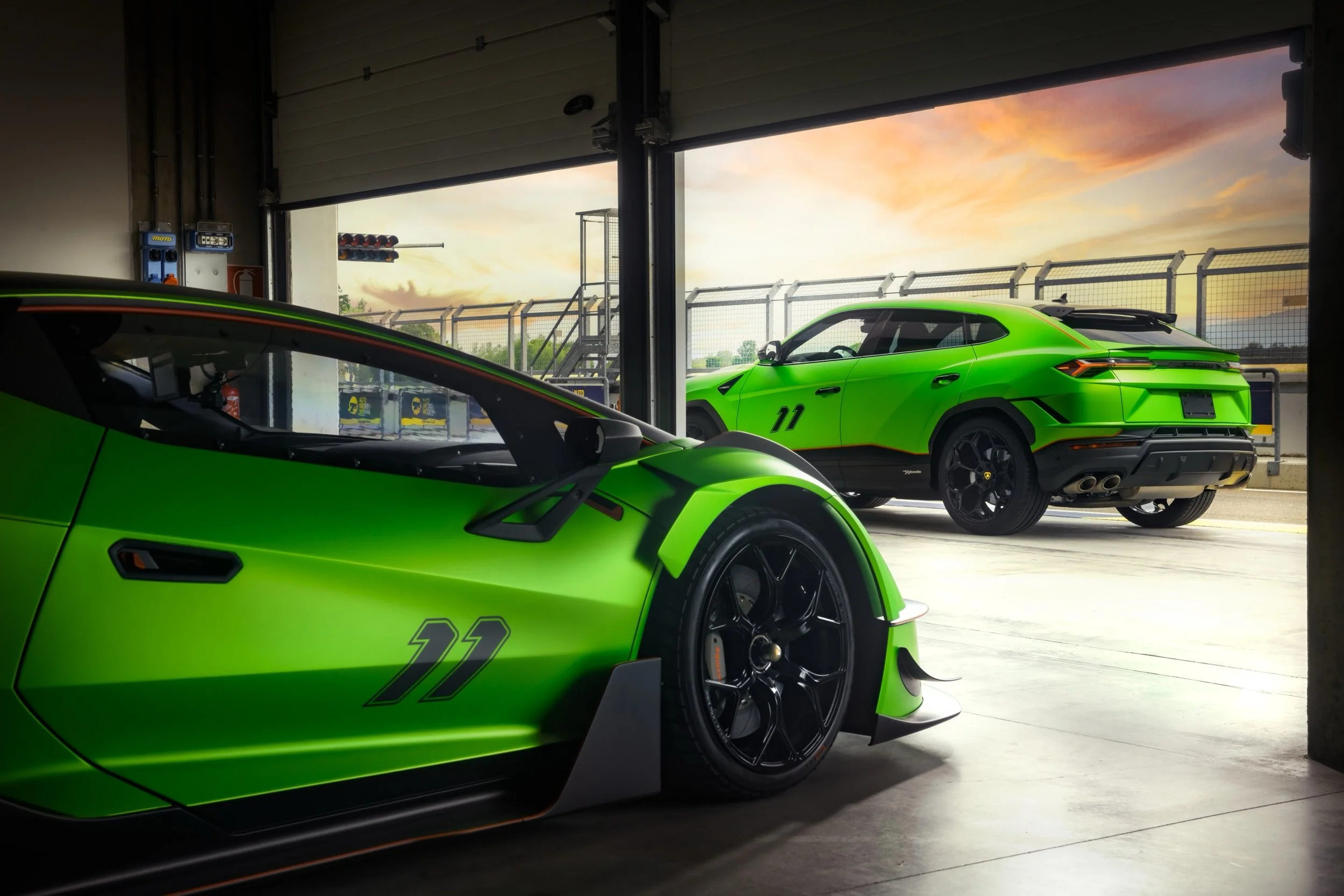 Urus_SCV12_double_green_box.jpg