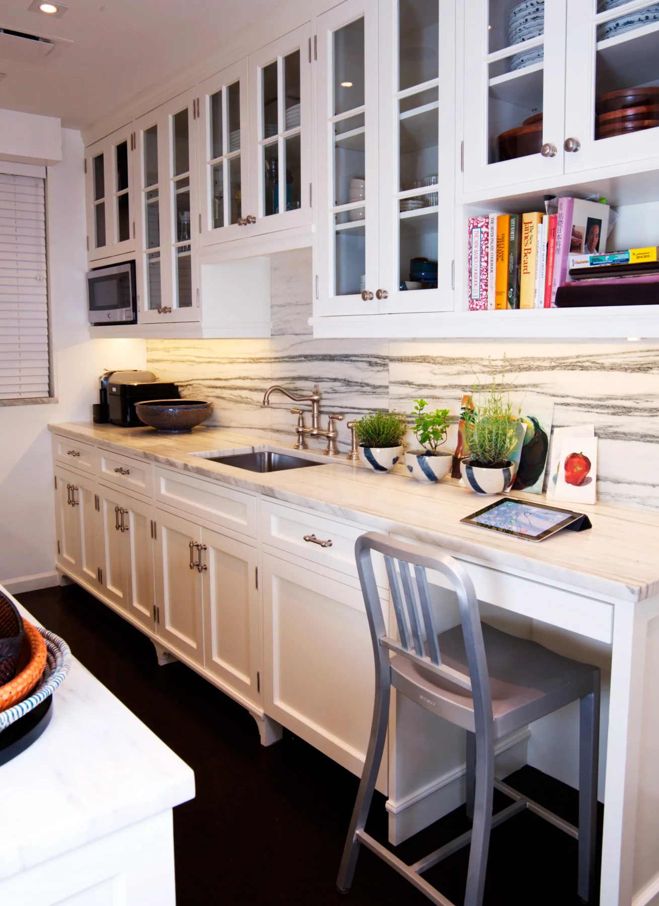 Completed 8/2014 by Mike Warshaw Architects Interior Design: Adrienne Neff Design Services Photography: Don Freeman