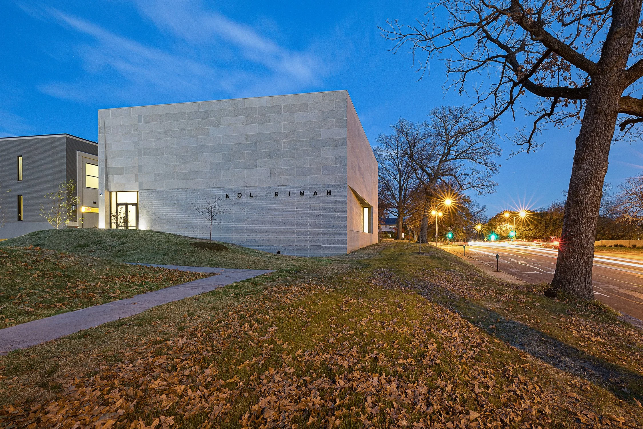 patterhn ives kol rinah synagogue design limestone urban context fentress.jpg