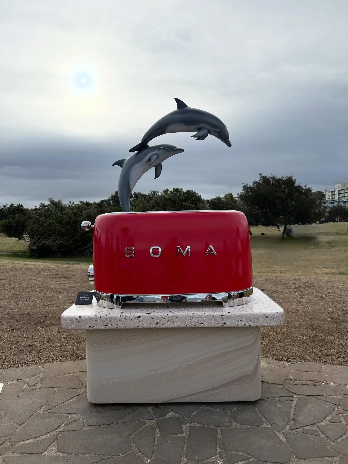 A few snaps from this year&rsquo;s Sculpture by the Sea; always such a treat having world class art scattered along the Bondi to Tamarama coastal walk. Sea breeze, sunshine, and about 1 million people trying to take the same photo 😆
#sculpturebythes
