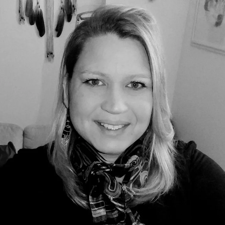 Nicole Robinson Head Shot2.jpg