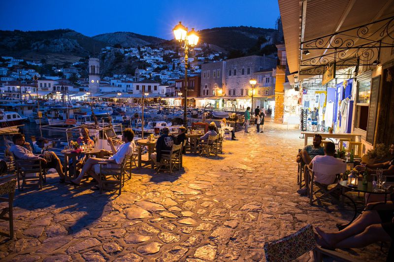 hydra by night.jpeg