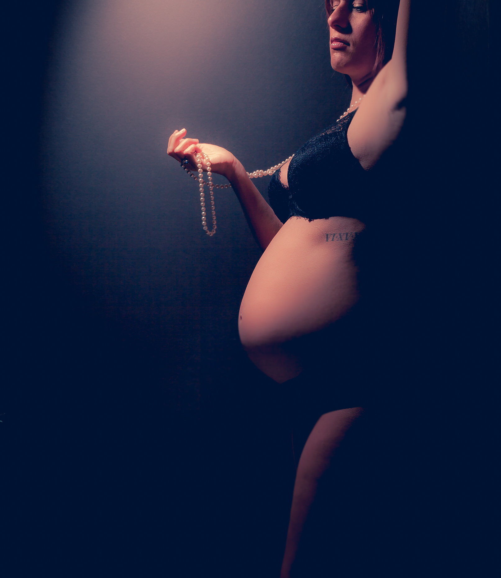 Any sexy pregnant woman can make a bachelor smile...