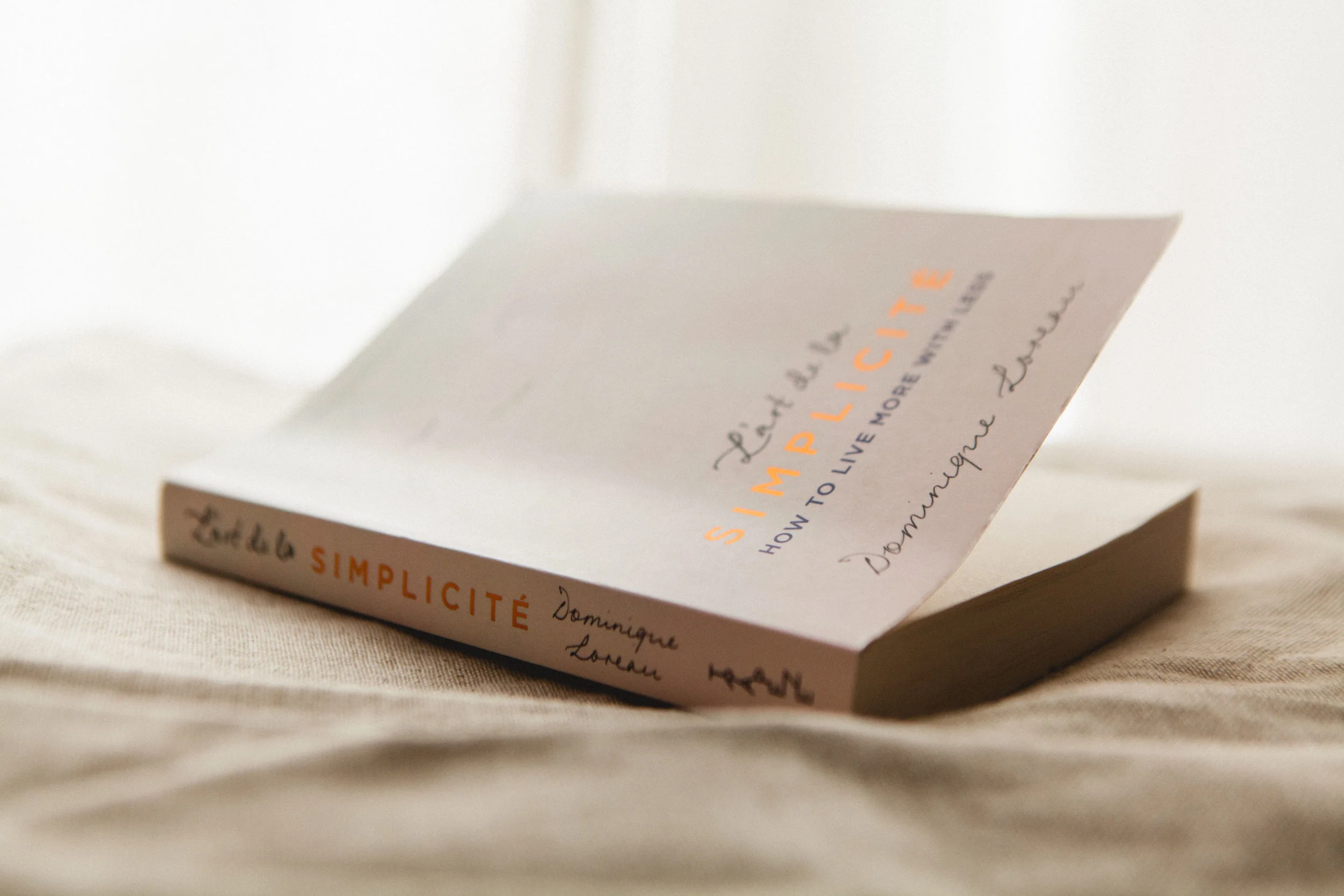 Book Review: “L'art de la Simplicite: How To Live More With Less” by Dominique Loreau