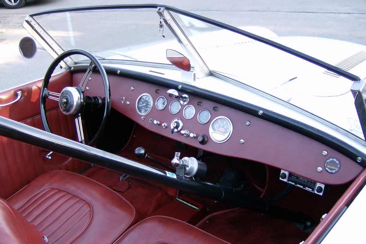 3166 interior rt HPIM0632.jpg