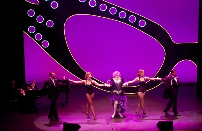 Dame Edna 8e.jpg
