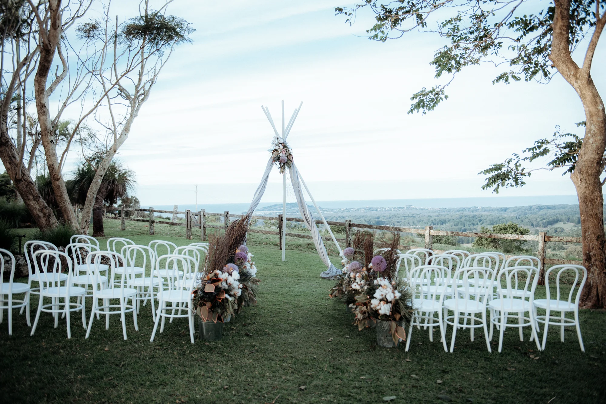 Venue - byronviewfarm | Florals - Victoria Fitzgibbon | Photo - Captured by Inga