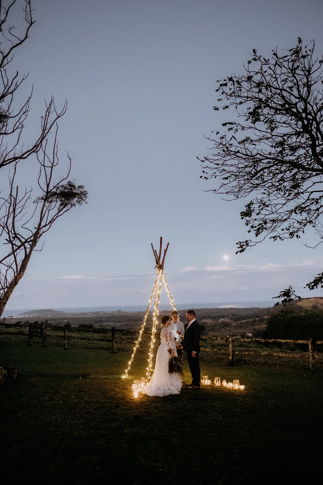 Venue - byronviewfarm | Planner - Elope | Photo - Van Middleton Photography