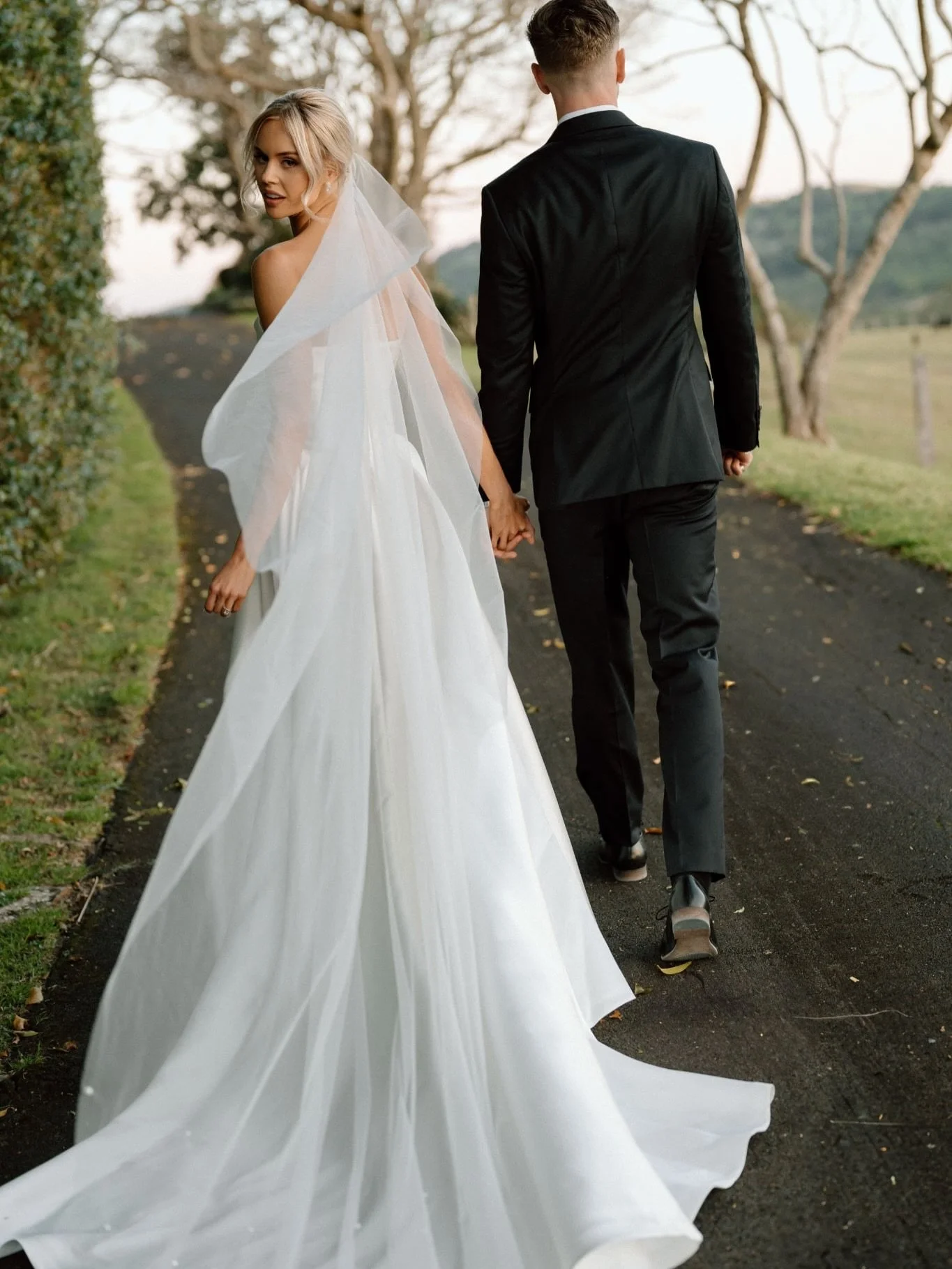 Annalise &amp; Brad 🍋🍸🕊️ 15.09.25

 Venue @figtreerestaurant 
Styling &amp; Hire @theweddingshed 
Florist @saltandstem.au 
Makeup @beautybyoliviamayberry 
Makeup &amp; Hair @theballerinabridemua 
Photography @hollandstudio.weddings
