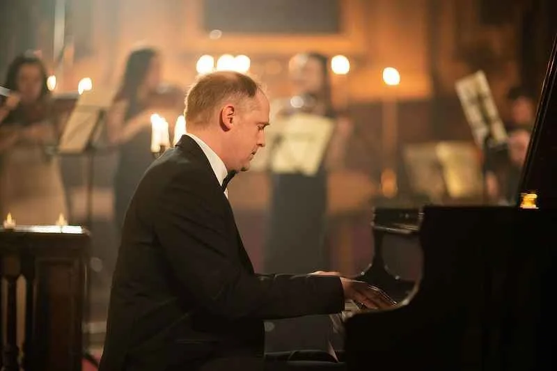 Nutcracker Suite and Rachmaninov 2nd Piano Concerto at Christmas by Candlelight