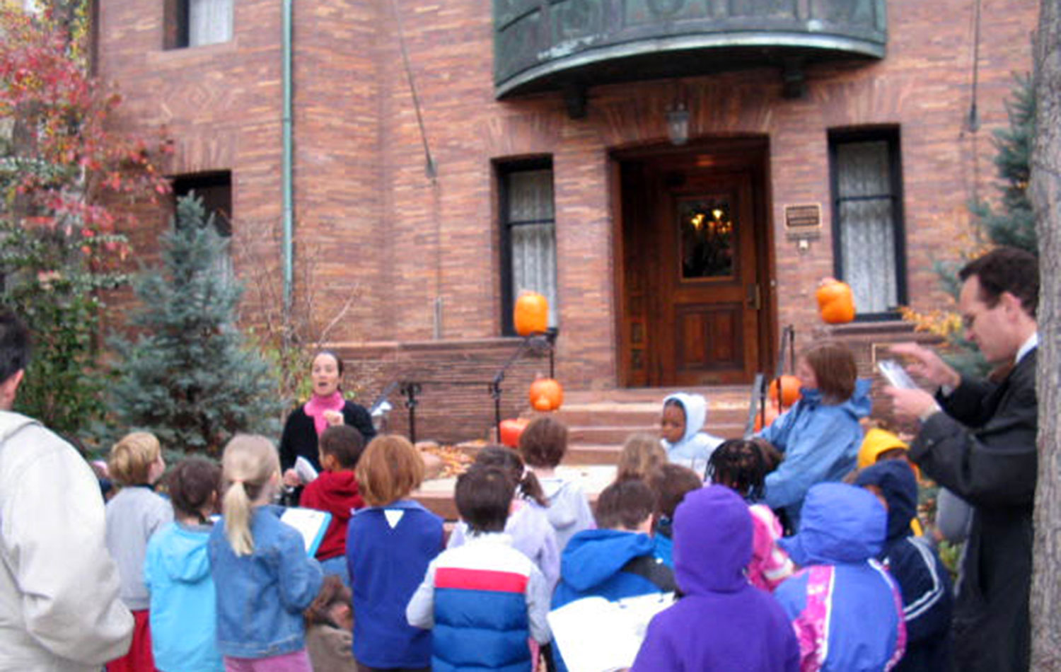 Exploring Architecture with Kids: Neighborhood Tours