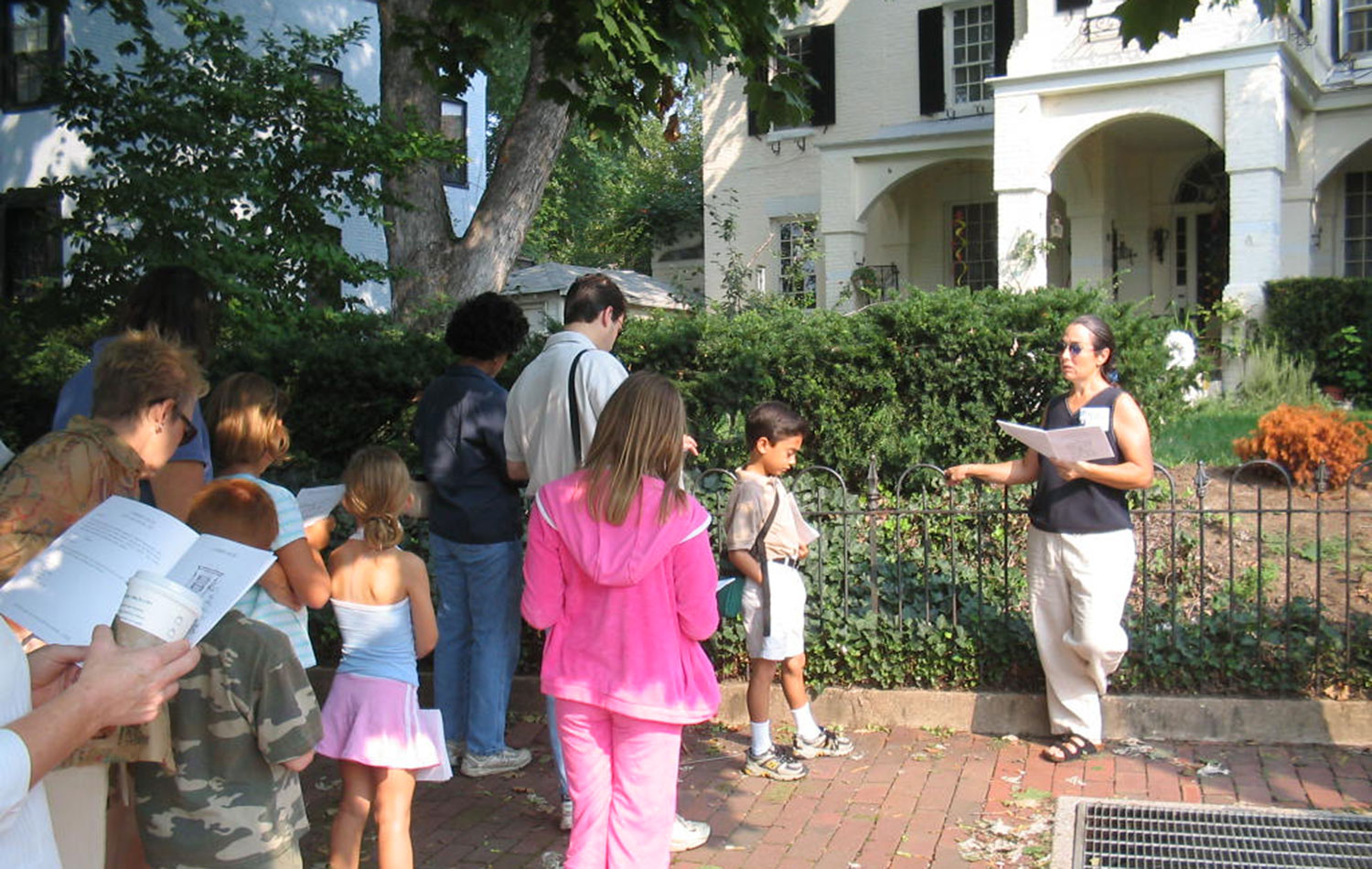 Exploring Architecture with Kids: Neighborhood Tours