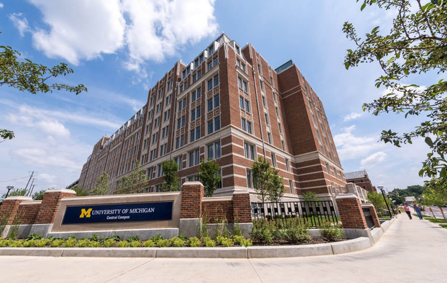 15_0723_munger-graduate-residences-opens-at-university-of-michigan-outside-orig.jpg