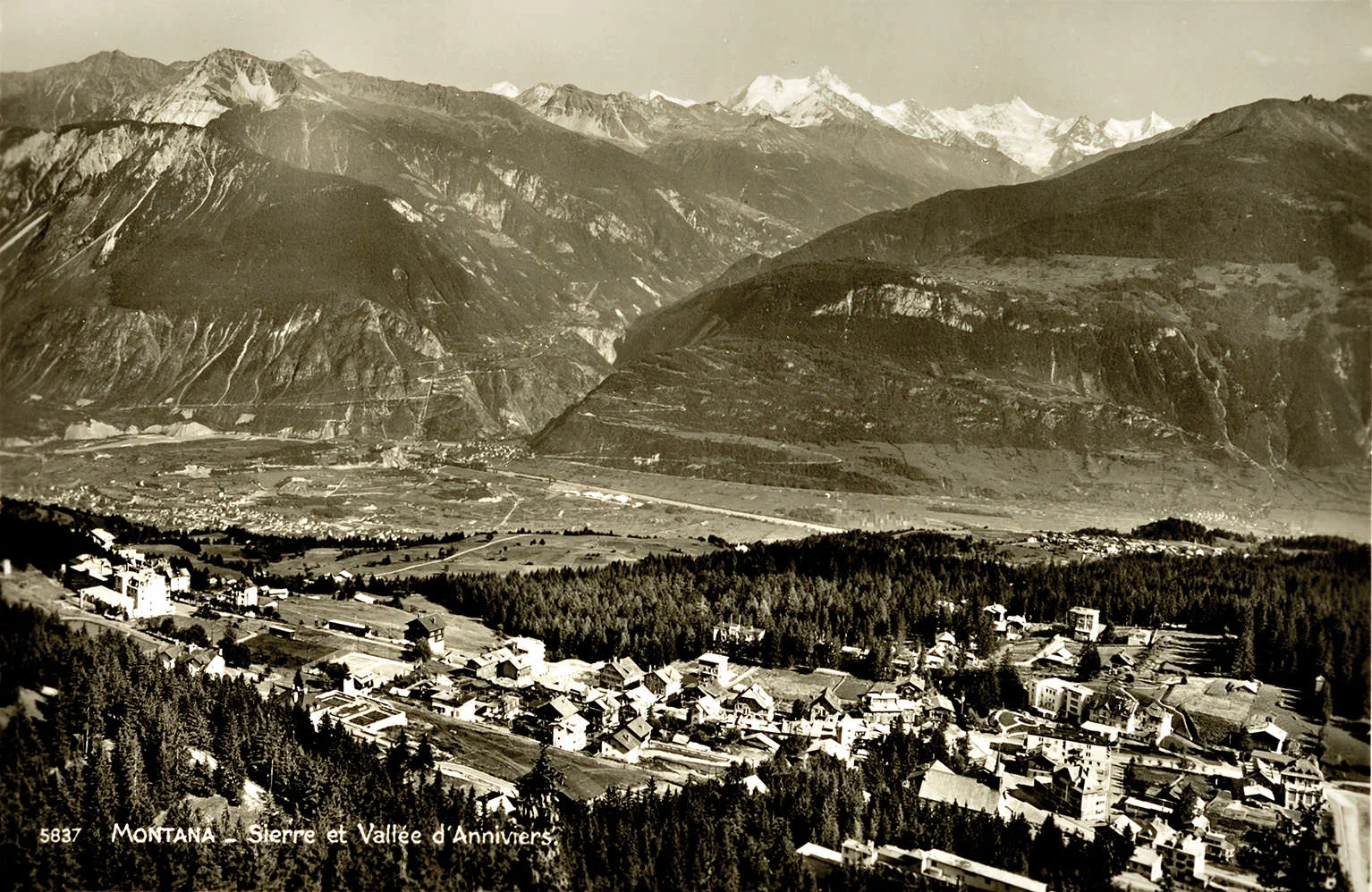 Abb. 9 Blick von Montana auf Sierre und das Val d’Annivier , Ansichtskarte, c.a.1936, Zentrum Paul Klee, Bern, Schenkung Familie Klee © Zentrum Paul Klee, Bern, Bildarchiv