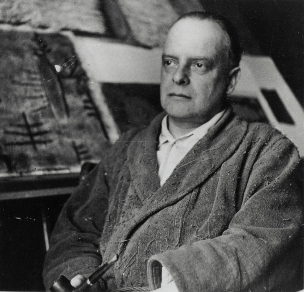  Abb. 3  Fee Meisel, Paul Klee in seinem Atelier, Kistlerweg 6, Bern, Herbst 1935; auf dem Zeichentisch ist die Arbeit Wald-Ende 1935,92 (N 12) zu sehen, Fotografie, 1935. Zentrum Paul Klee, Bern, Schenkung Familie Klee. © Zentrum Paul Klee, Bern, Bi