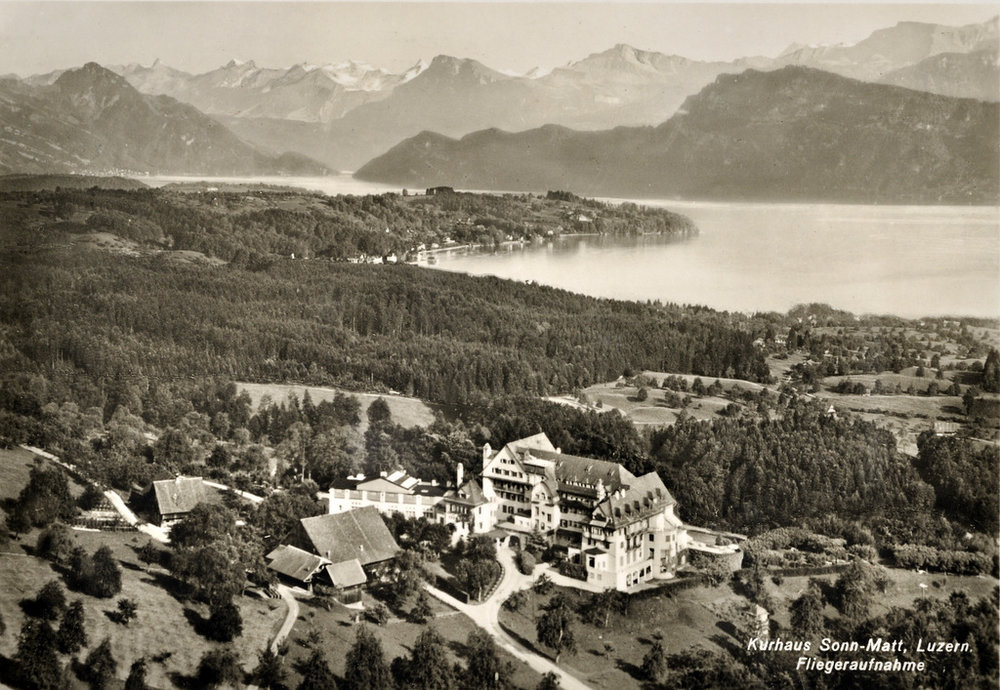  Abb. 15  Kurhaus Sonnmatt, Luzern, Fliegeraufnahme, Postkarte von Lily Klee an Gertrud Grote, 14.5.1939, Ansichtskarte, um 1938. Zentrum Paul Klee, Bern, Schenkung Familie Klee.  © Zentrum Paul Klee, Bern, Bildarchiv. 