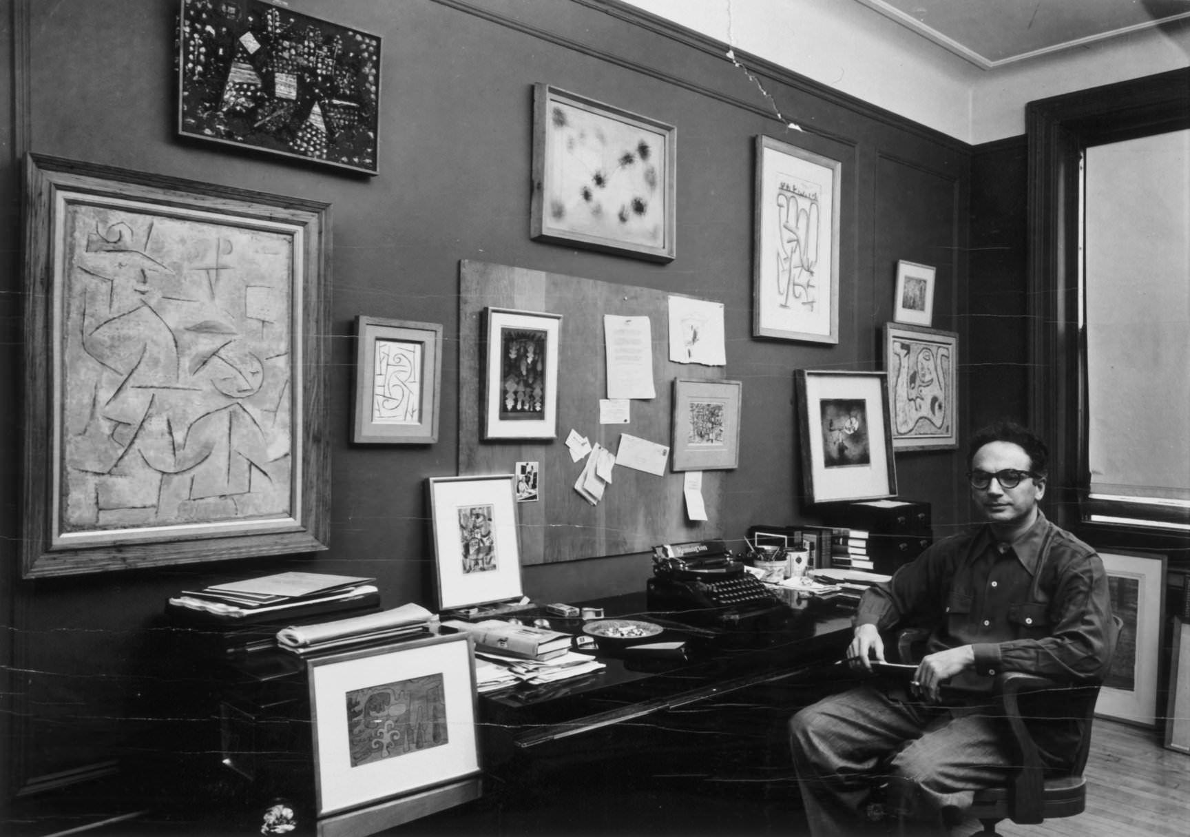  fig. 17 Clifford Odets at his desk with a selection of his Paul Klee collection, 1951, Photograph by Aaron Siskind, Courtesy of Michael Rosenfeld Gallery LLC, New York, NY, © Michael Rosenfeld Gallery LLC, New York, NY 