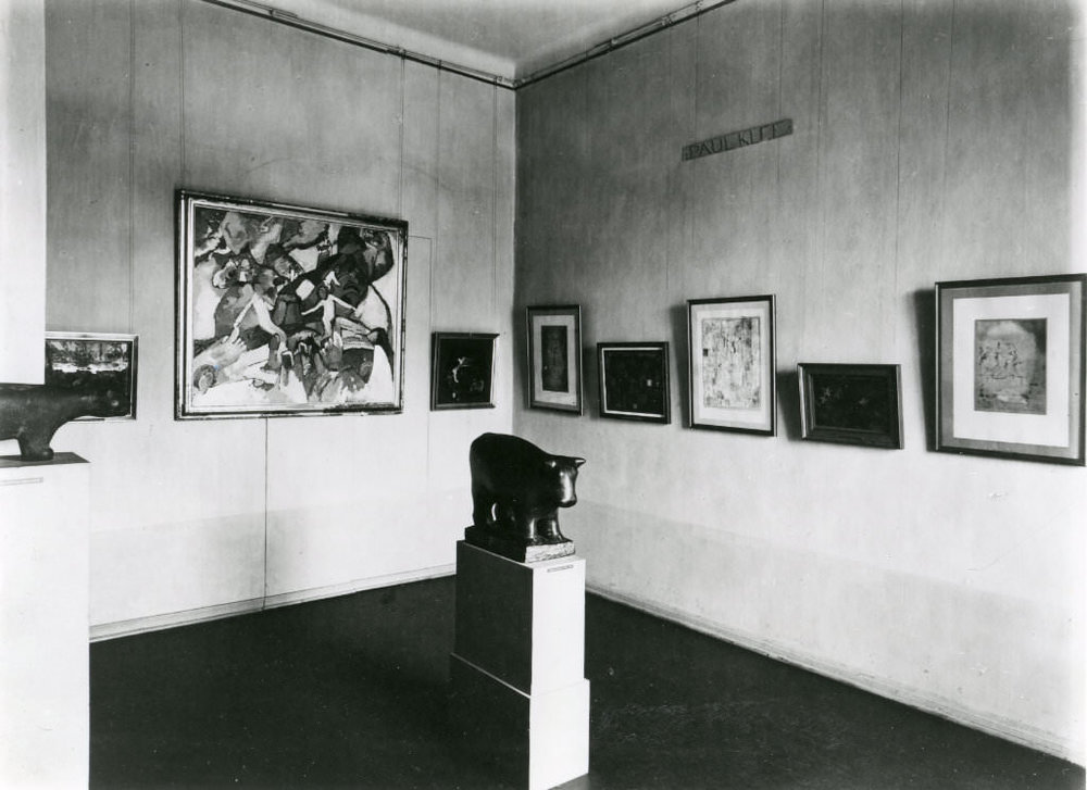  Abb. 14&nbsp;  Blick in die Neue Abteilung der Nationalgalerie im ehemaligen Kronprinzenpalais, um 1930 © Zentrum Paul Klee, Bildarchiv 
