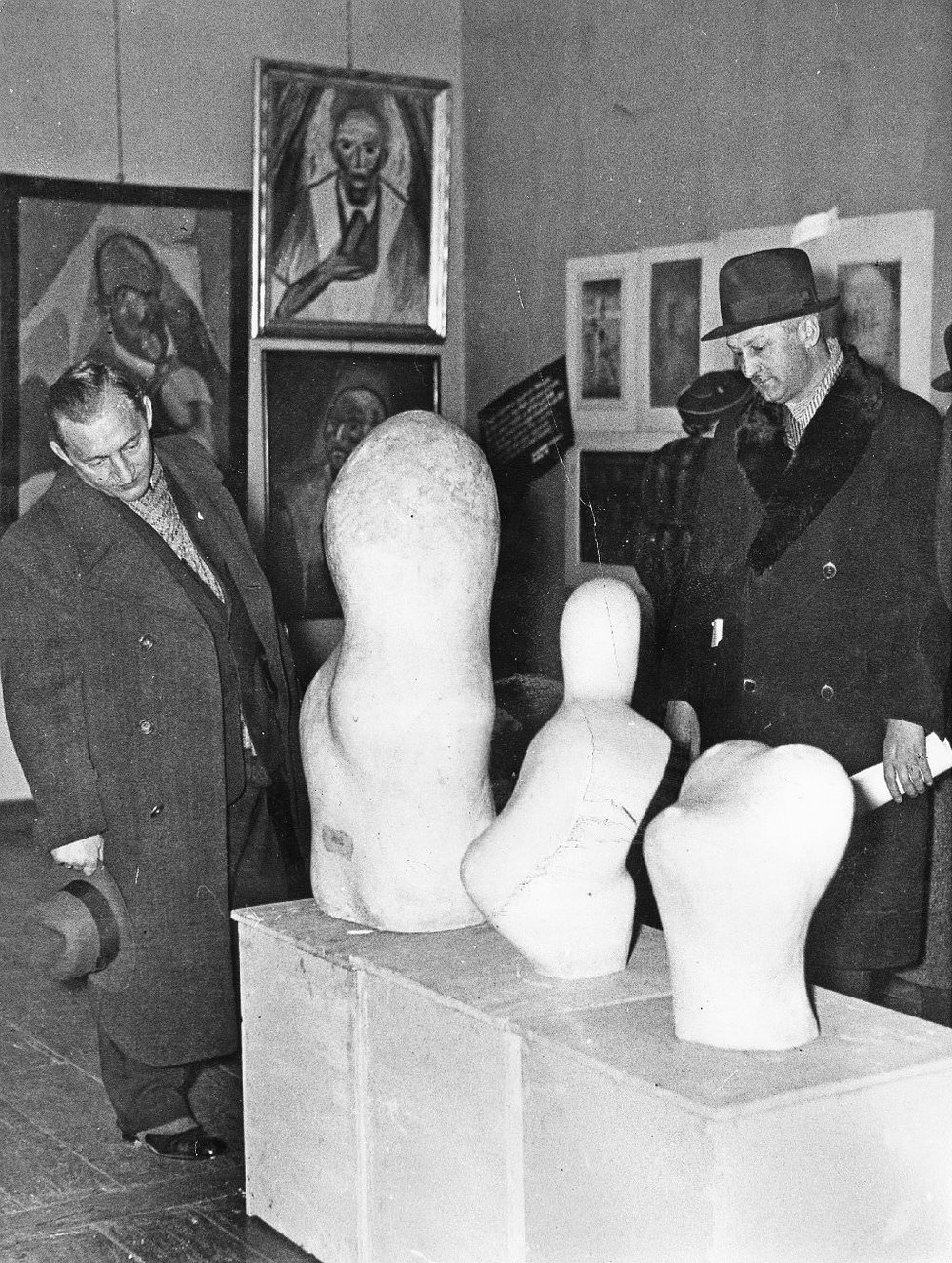  Abb. 18&nbsp;  Blick in die Ausstellung »Entartete Kunst«, Berlin 1938  © Zentrum Paul Klee, Bildarchiv 