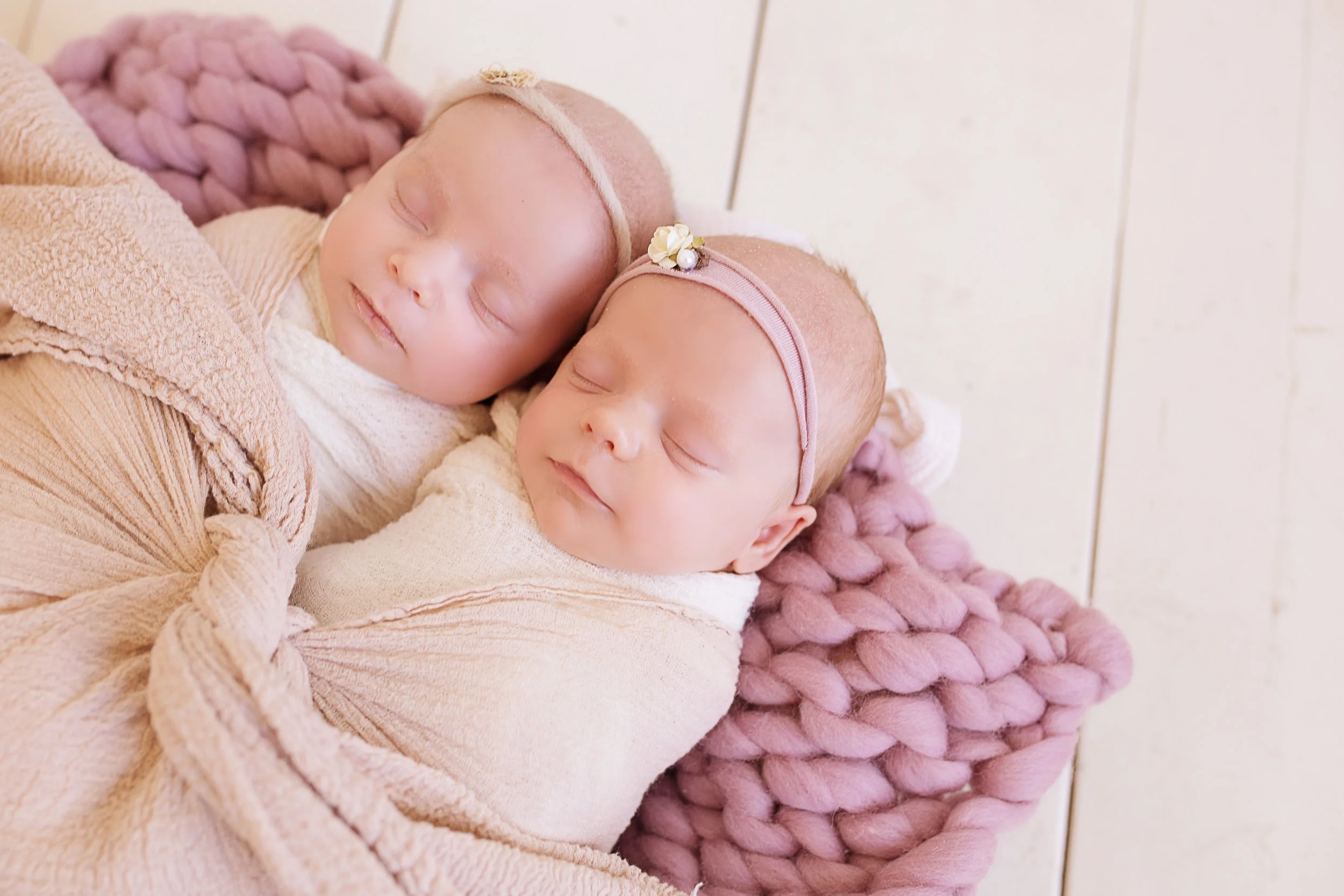 TwinKNewborn (41 of 73) copy.jpg