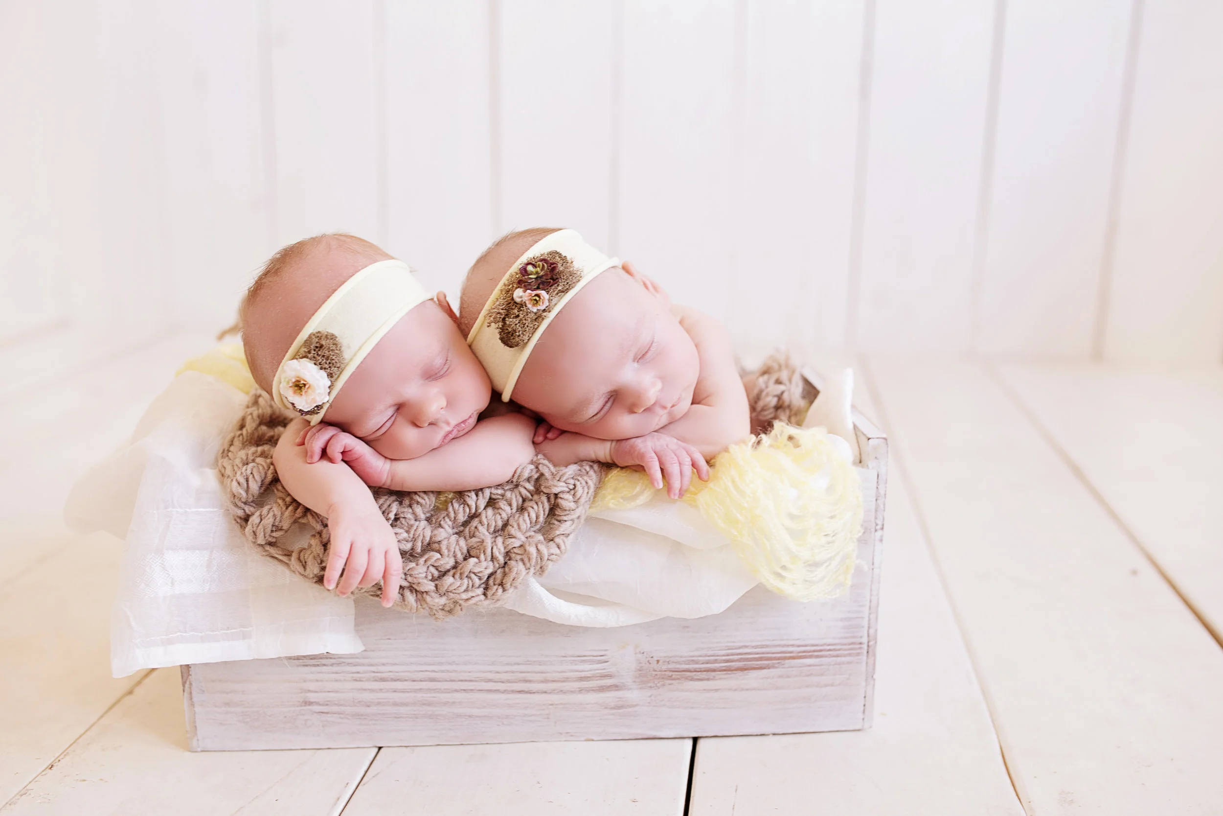 TwinKNewborn (67 of 73) copy.jpg