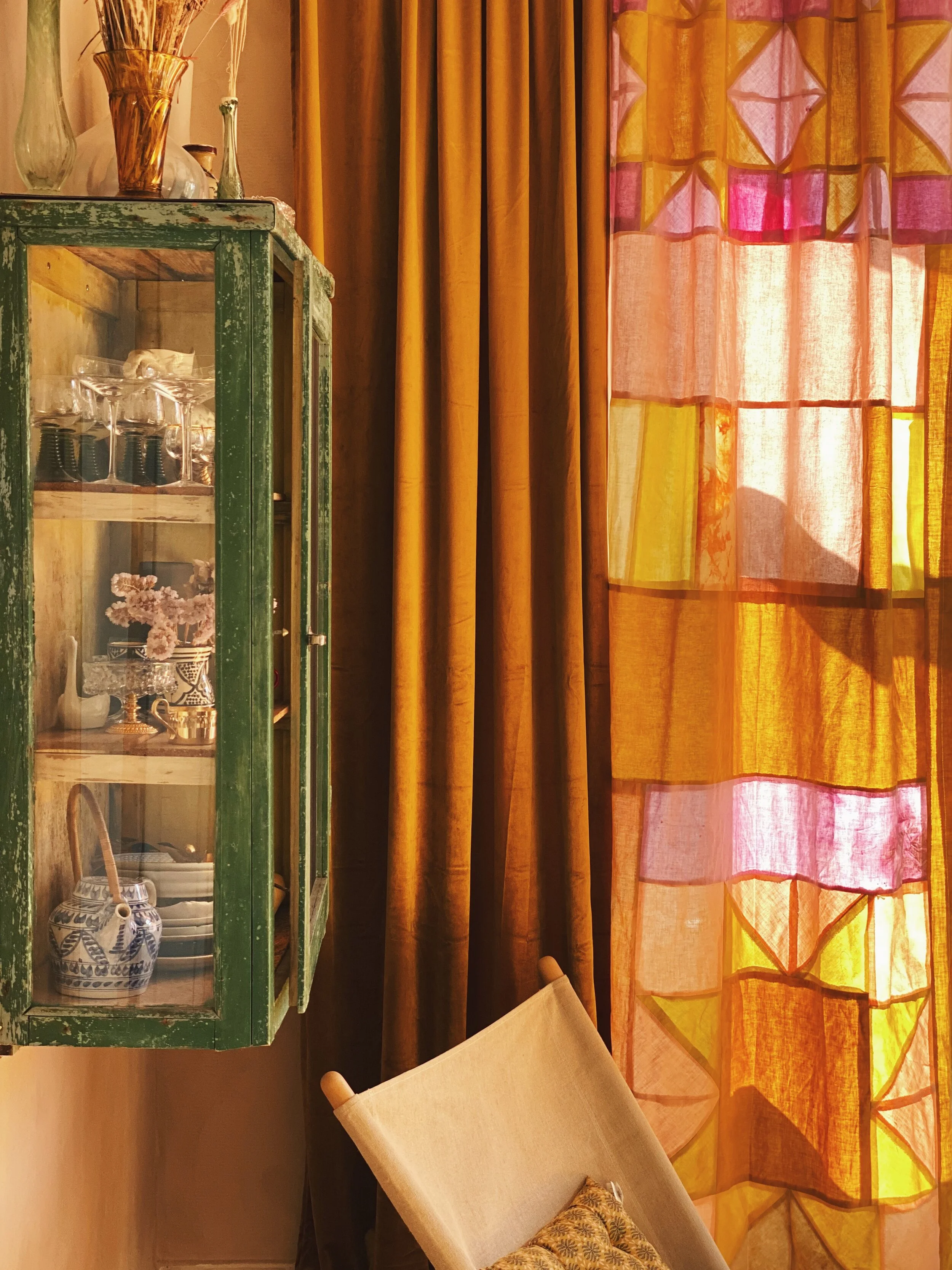 Her er gardinet hjemme i Julie Wittrup Pladsbergs smukke lejlighed.