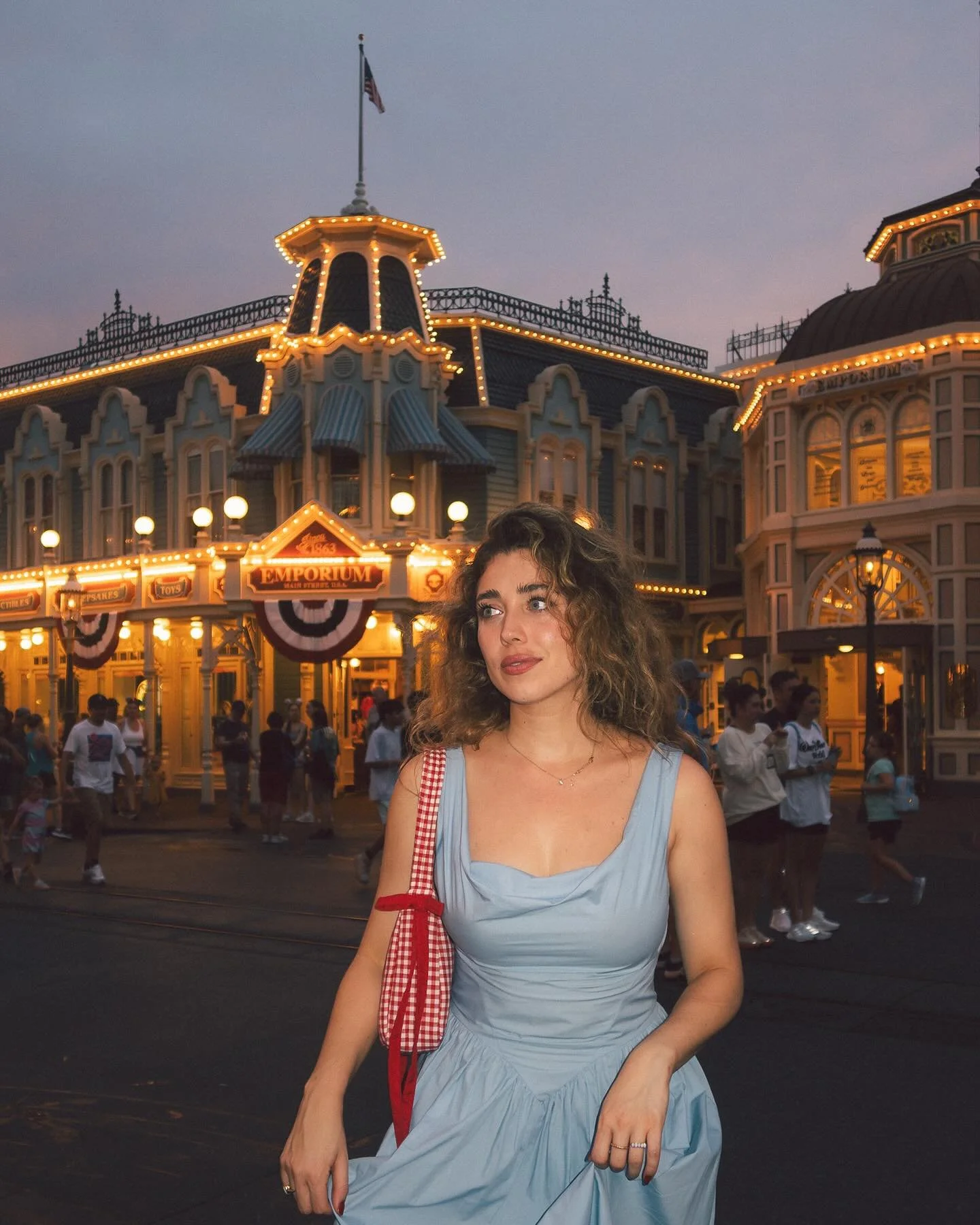 Yankee Doodle Sweetheart 🇺🇸❣️💌

Yes a day of rain ruined my perfectly pressed dress 😂

#july4thweekend #america #magickingdompark #waltdisneyworldresort