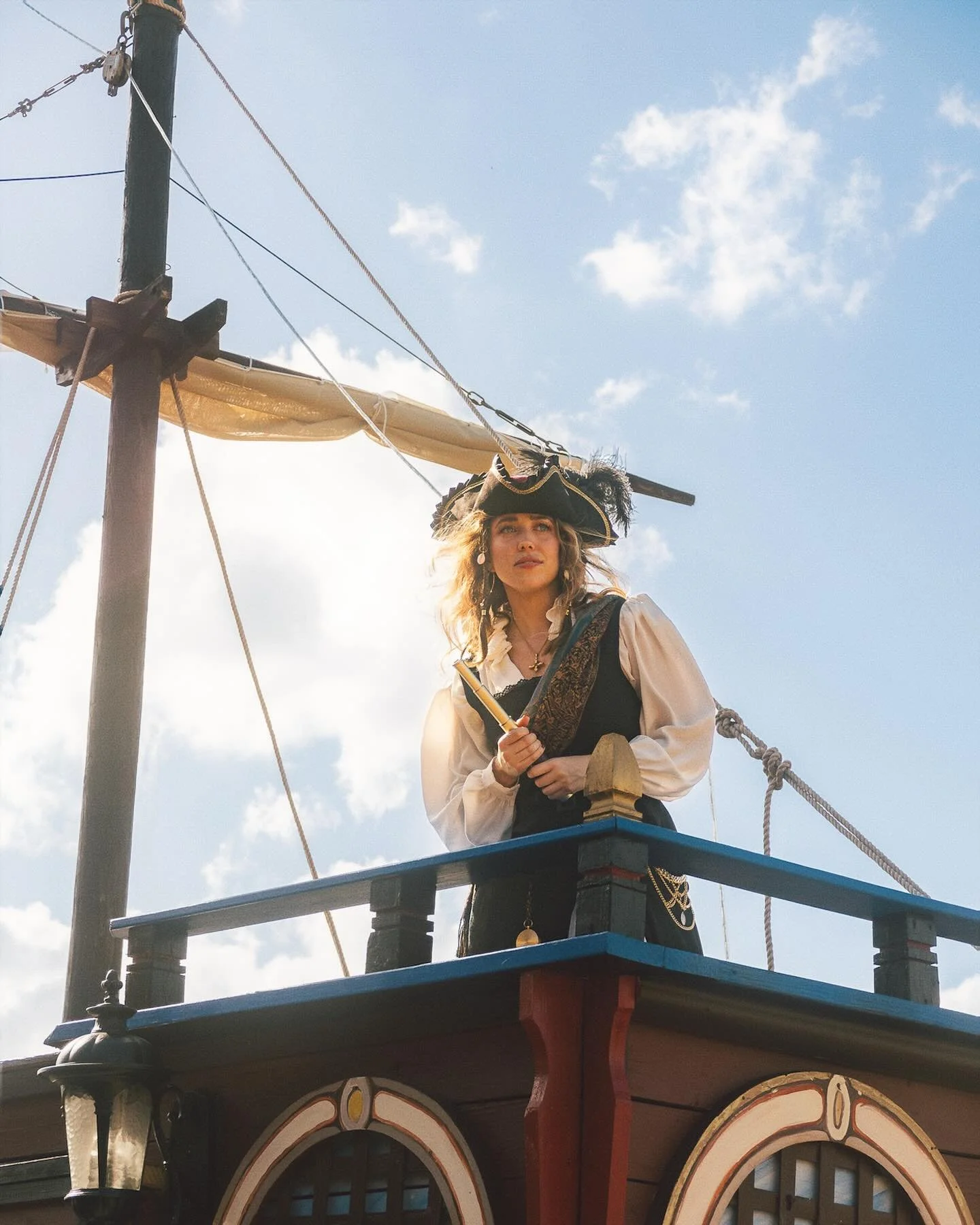 We are the piraaates who don&rsquo;t do anythinggg 🏴&zwj;☠️✨

My first ren faire and pirate dinner adventure! Aye Aye captain! Ohhhh

#renaissancefaire #piratecostume #renfaire #piratelife #pirateship