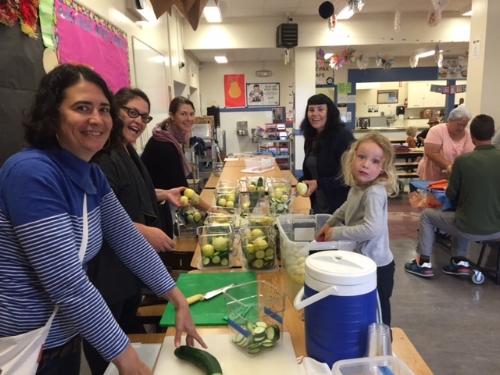 Fresh Snack Volunteers starting off the 2016/17 School year!