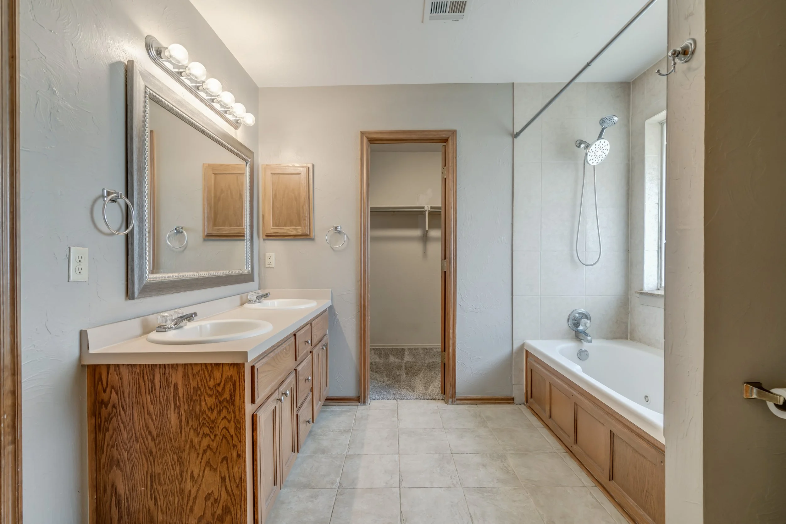 1808 Brittany Ln INT-13.jpg
