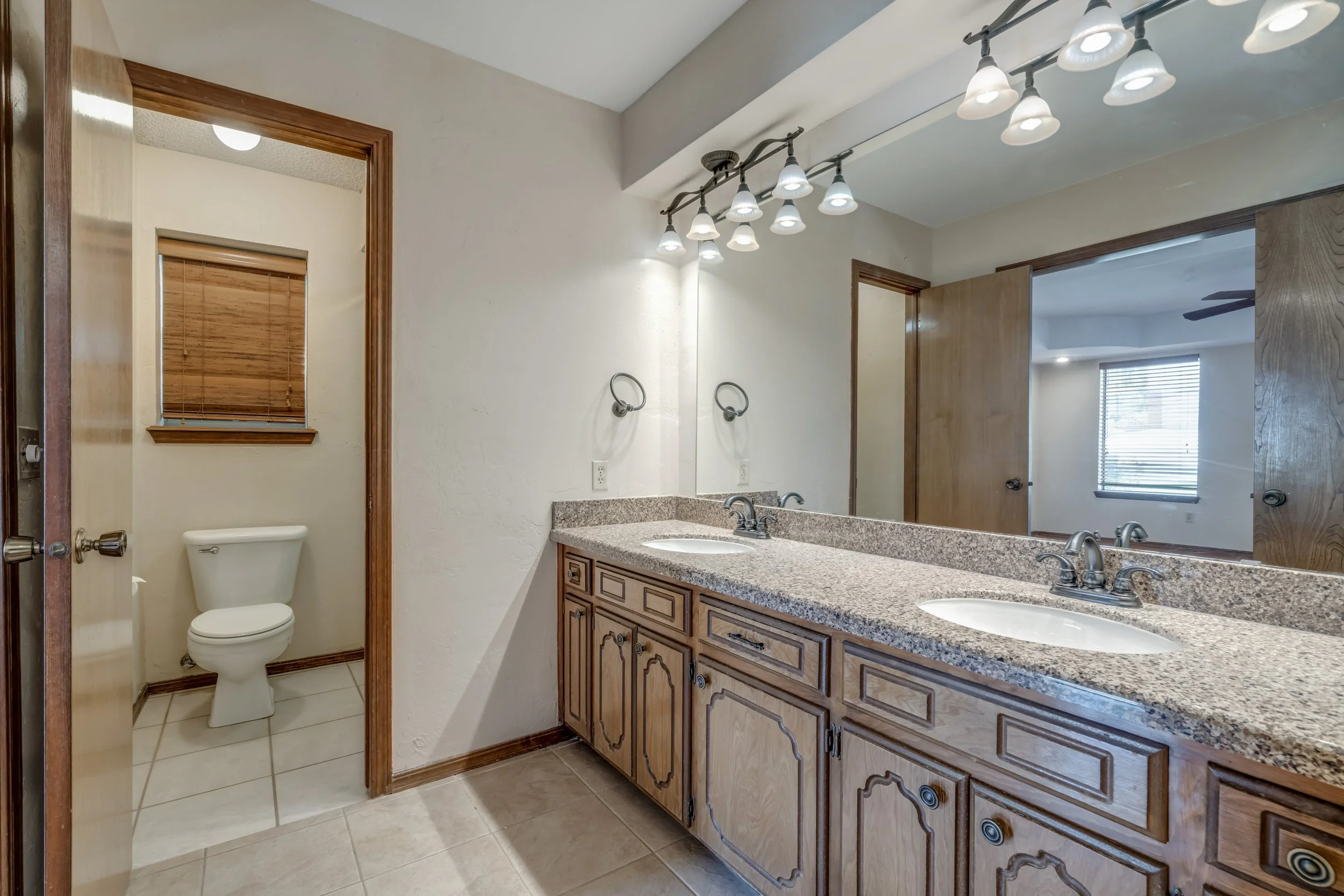 8005 NW 20th St INT-22.jpg