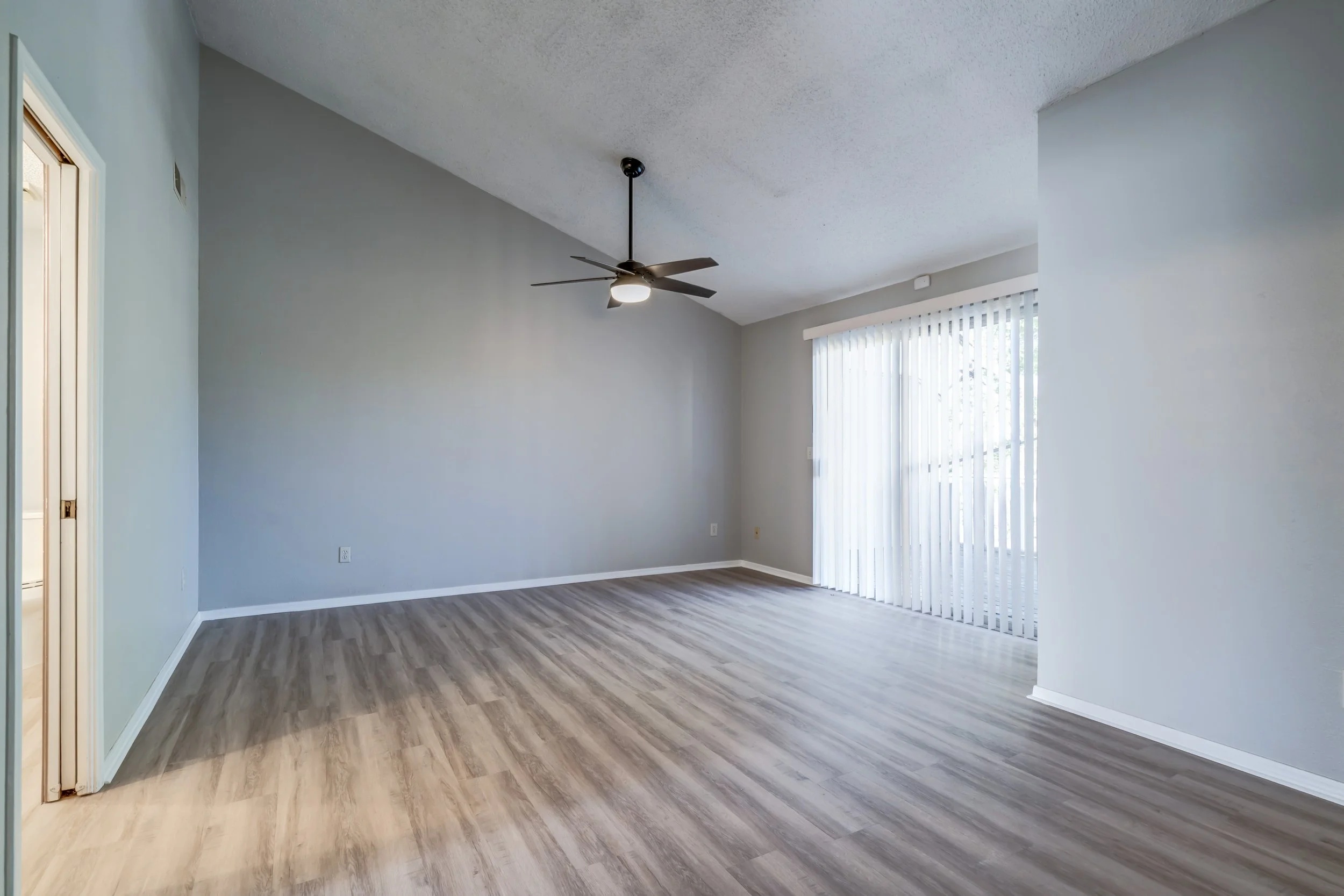 9921 Hefner Village Pl INT-18.jpg