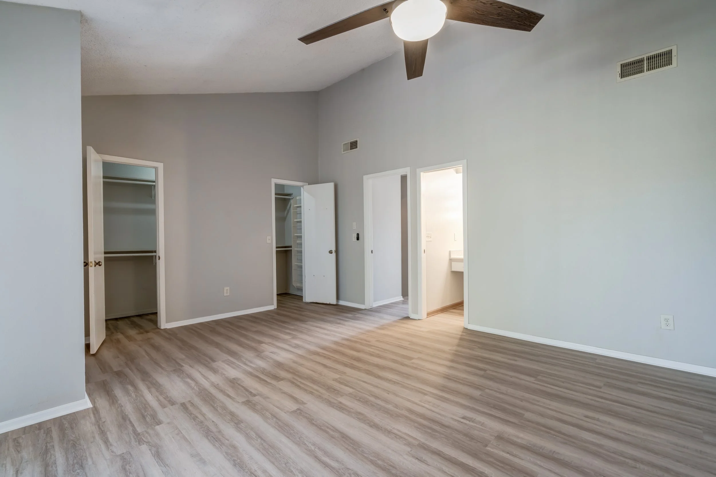 9921 Hefner Village Pl INT-20.jpg