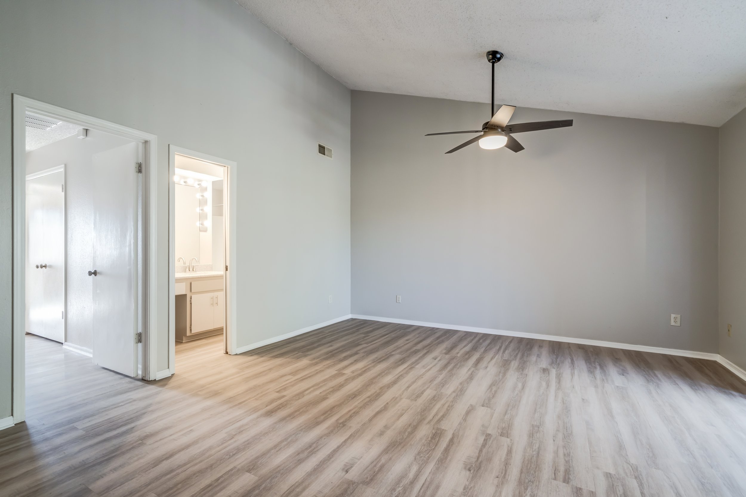 9921 Hefner Village Pl INT-23.jpg